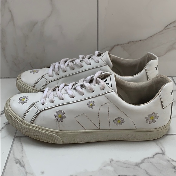 veja daisy sneakers